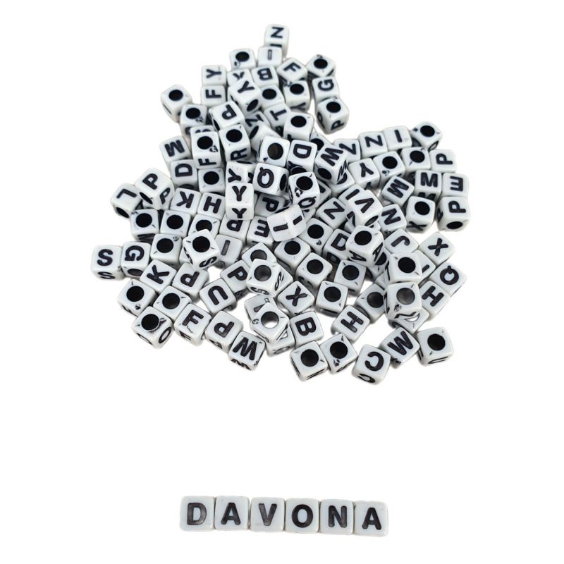 Plastové korálky navlékací s písmeny (130ks) bílé