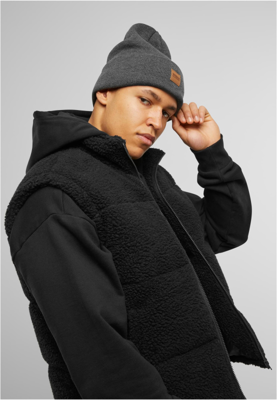 Unisex čepice Urban Classics Synthetic Leatherpatch Long Beanie