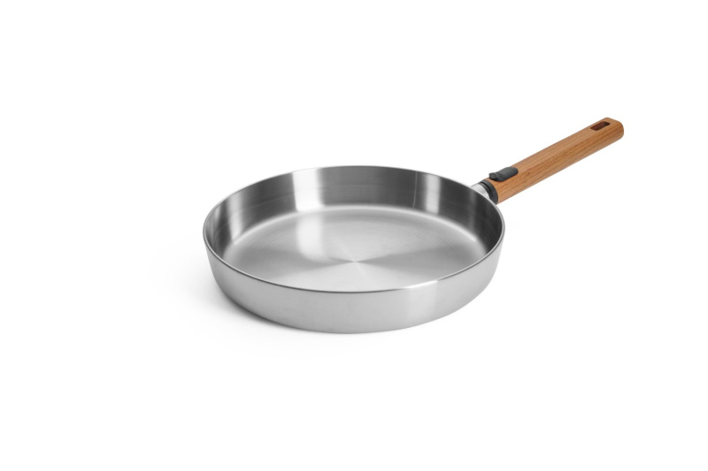 Woll Nerezová pánev Logic Steel s dřevěnou odnímatelnou rukojetí, Ø 28 cm 1528WLCS