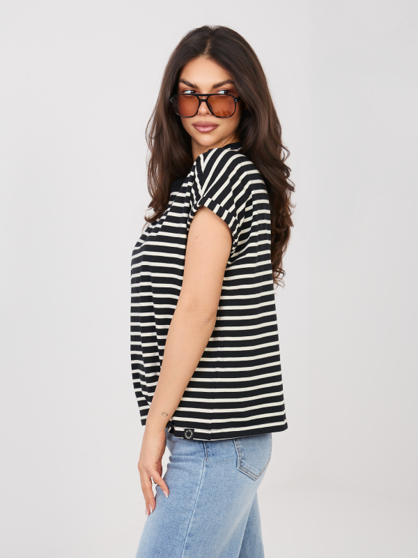 Černé tričko s proužky