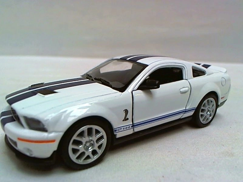 Model auta Shelby 15 cm