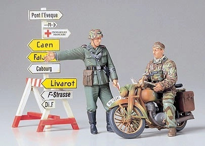 Tamiya 35241 German Motorcycle Orderly Set 1:35