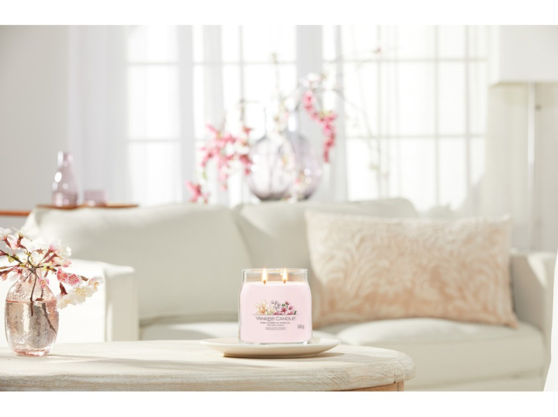 Yankee Candle Pink Cherry & Vanilla vonná svíčka Signature 368 g