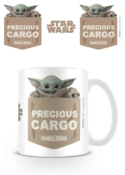 CurePink Bílý keramický hrnek Star Wars Hvězdné války TV seriál The Mandalorian Precious Cargo mladý Yoda 315 ml