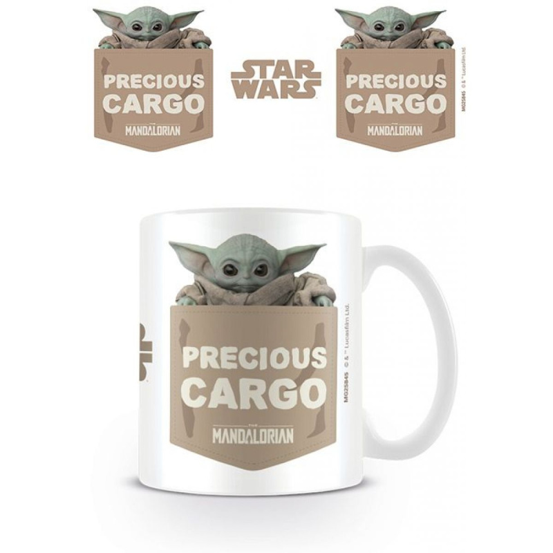 CurePink Bílý keramický hrnek Star Wars Hvězdné války TV seriál The Mandalorian Precious Cargo mladý Yoda 315 ml