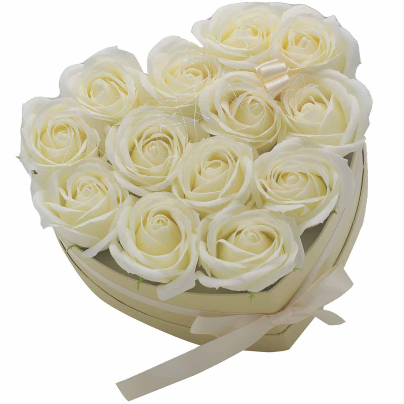 Dárkový box z mýdlových květů - 13 krémových růží srdce