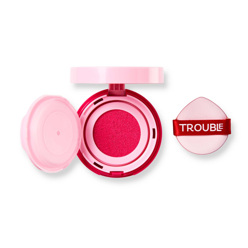 Trouble Maker Tvářenka v houbičce Press Play Cushion Blush 4 g Hot Pink