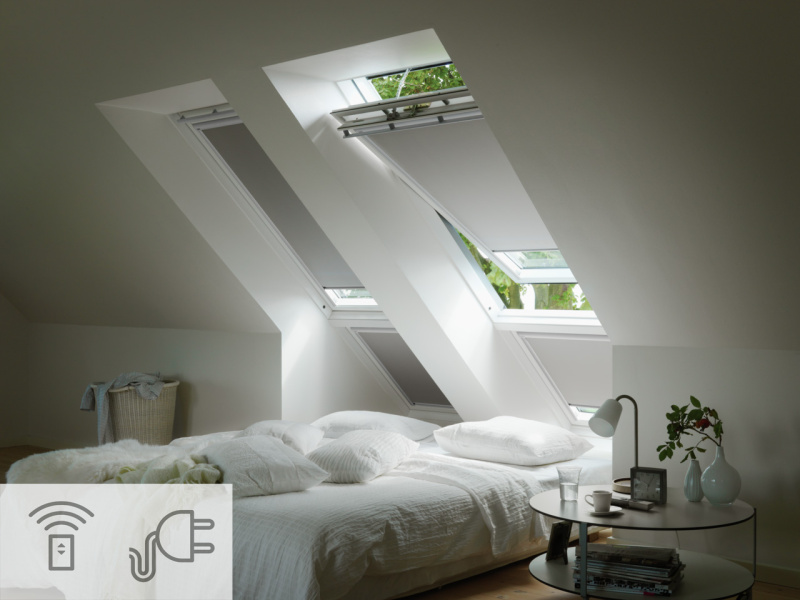 Zatemňující roleta VELUX DML Standard - stará generace Barva rolety: béžová (1085), Barva vodicí lišty: Bílý lakovaný hliník (KWL), Označení okna (ze štítku na okně): S06 114x118 cm