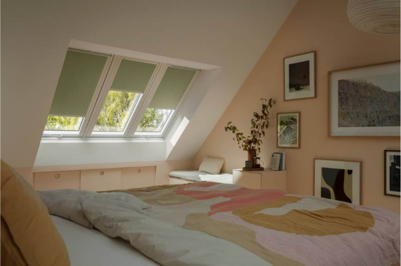 Zatemňující roleta VELUX Nature DKY - stará generace Barva rolety: Jezero (4903), Barva vodicí lišty: Bílý lakovaný hliník (SWL), Označení okna (ze štítku na okně): S10 114x160 cm