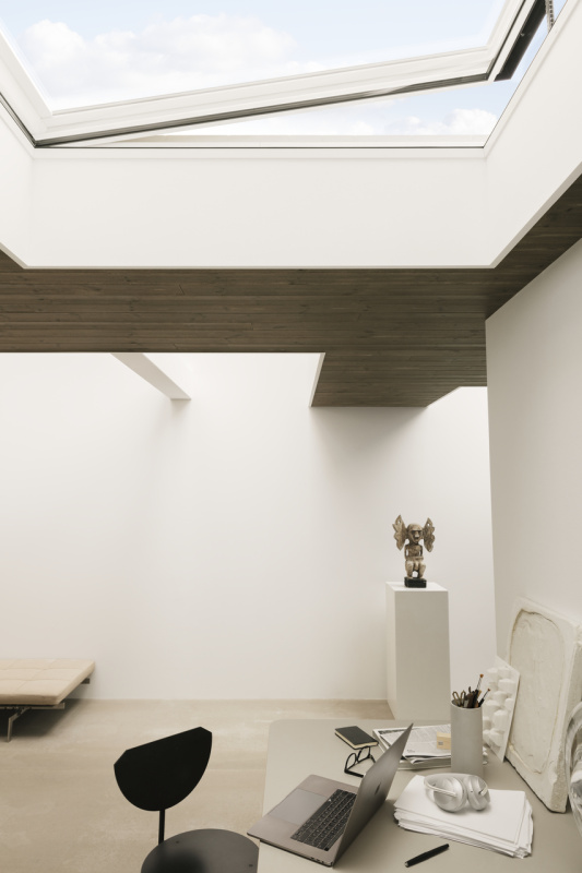 Dálkově ovládaný světlík nové generace Velux CVU 0225Q Rozměry světlíku: 150x80 cm