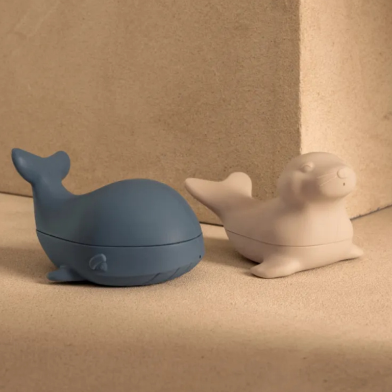 LIEWOOD Zvířátka do vody Duncan Arctic -  Whale blue / Sandy