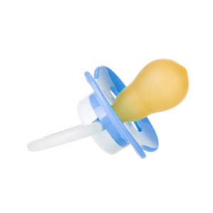 Dudlík kaučuk třešinka 6-18m B&C modrý