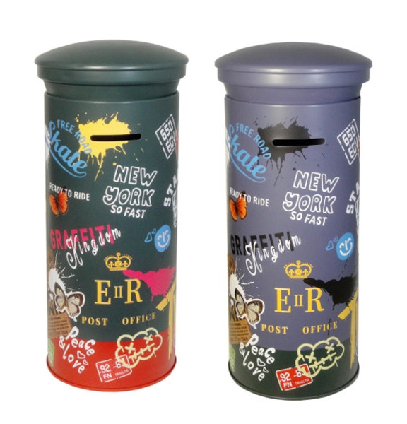 barevná kovová pokladnička pro děti s městským motivem