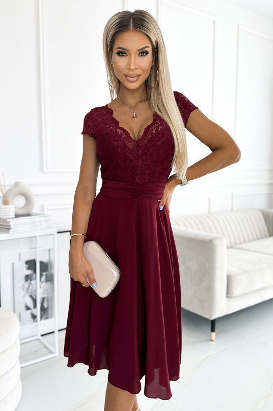 381-5 LINDA - šifonové šaty s krajkovým výstřihem - Bordeaux XL