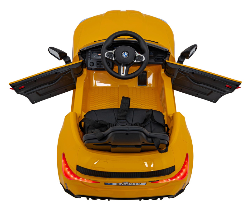 Vozidlo BMW M4 žlutá