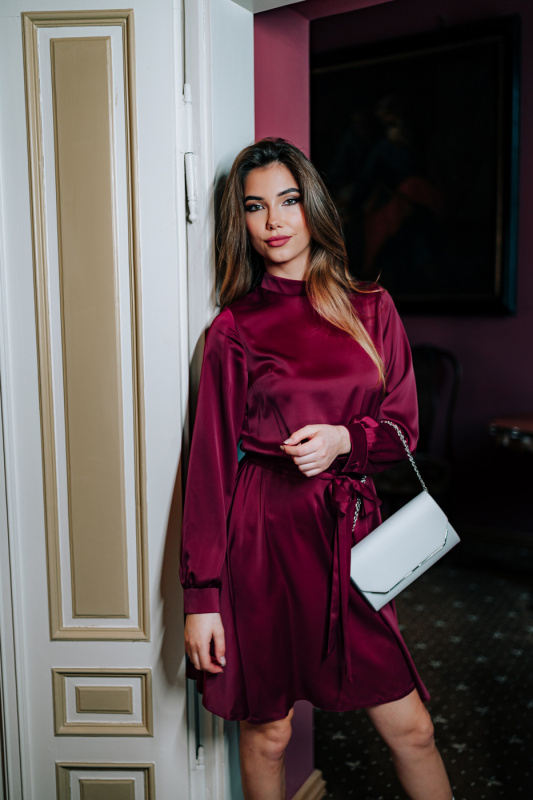 K157 Rozšířené mini šaty - bordó EU S