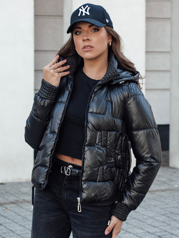 Dámská krátká prošívaná bunda s kapucí FASHWARM Dstreet TY4637 Barva: Černá, Velikost: M