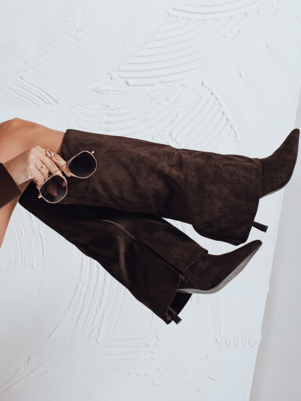 Dámské semišové holínky na podpatku