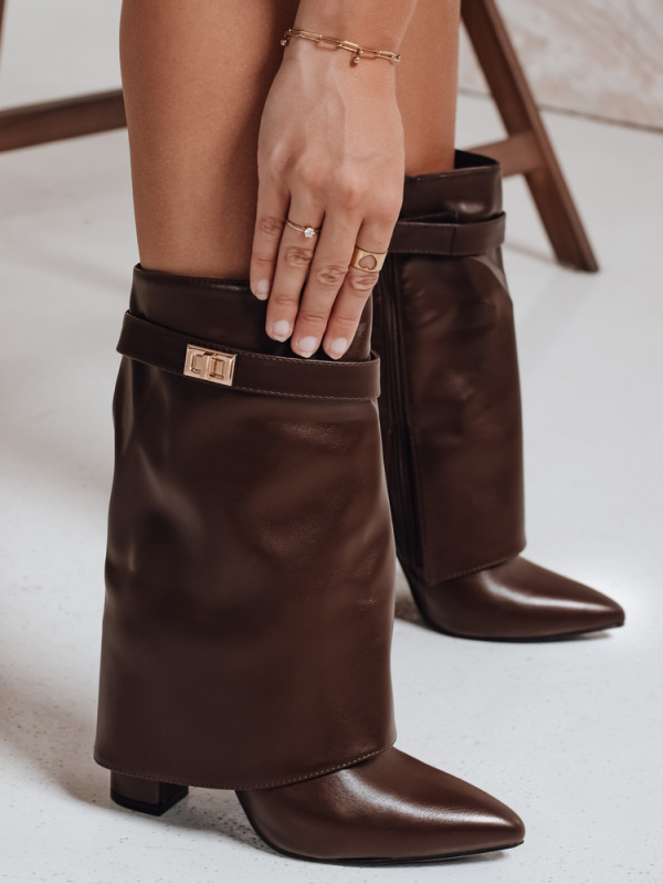 Dámské hnědé kozačky na podpatku