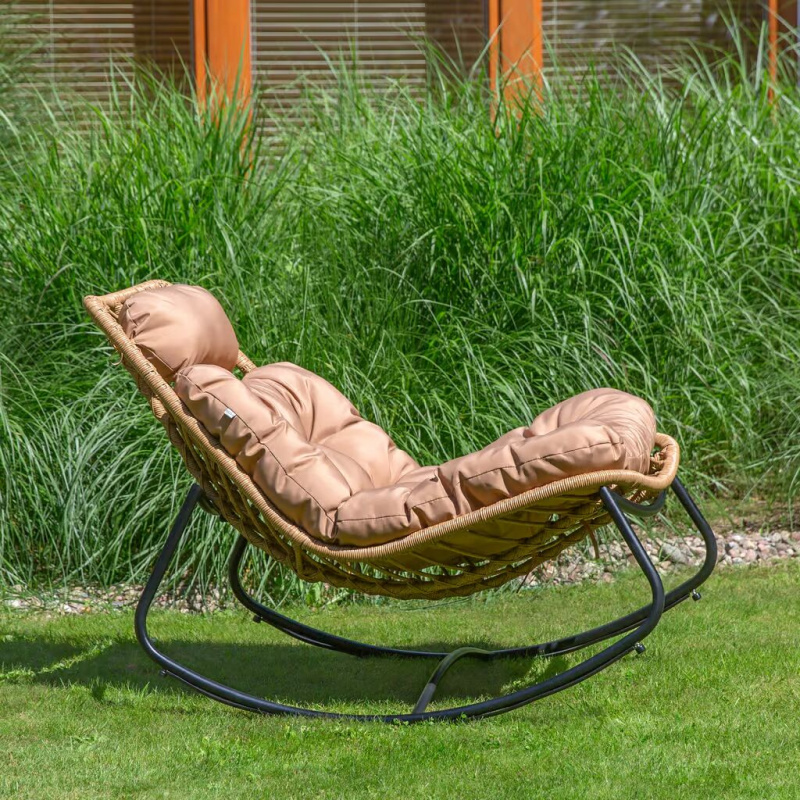 Béžové zahradní houpací křeslo z technorattanu Cedric PATIO
