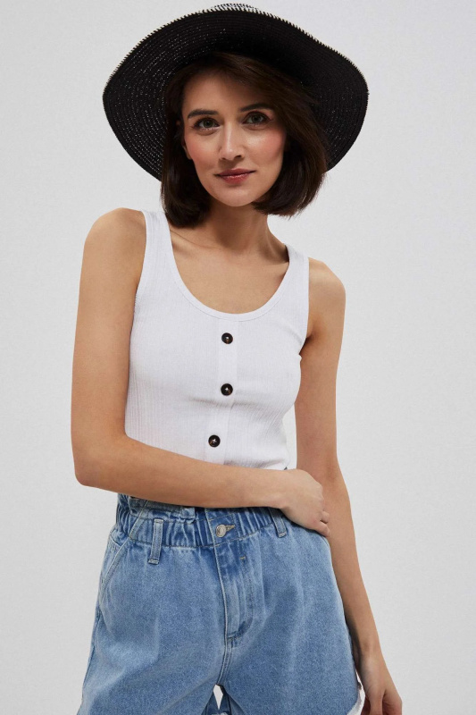 Slaměný klobouk s ozdobnou stuhou