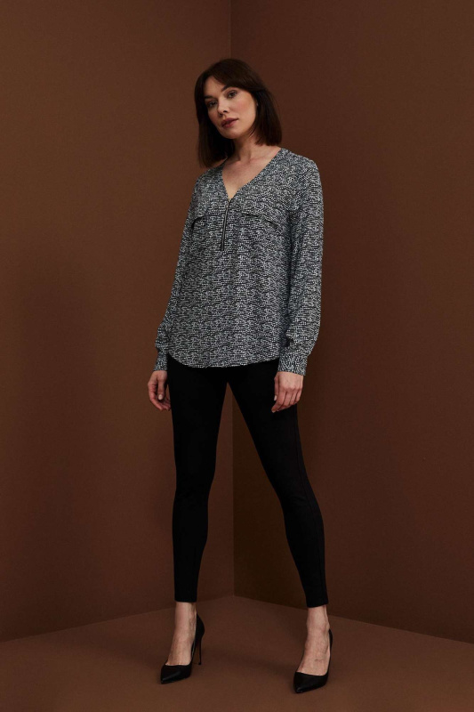 Viskózová košile s výstřihem do V a ozdobným zipem Velikost: 36