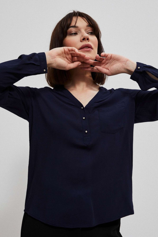 Viskózová košile s výstřihem do V. Velikost: 36