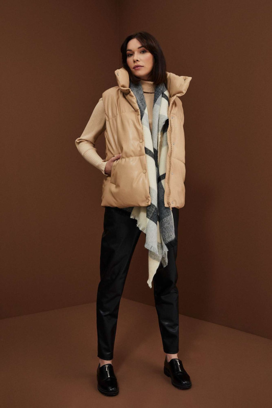 Prošívaná vesta s kapsami XL