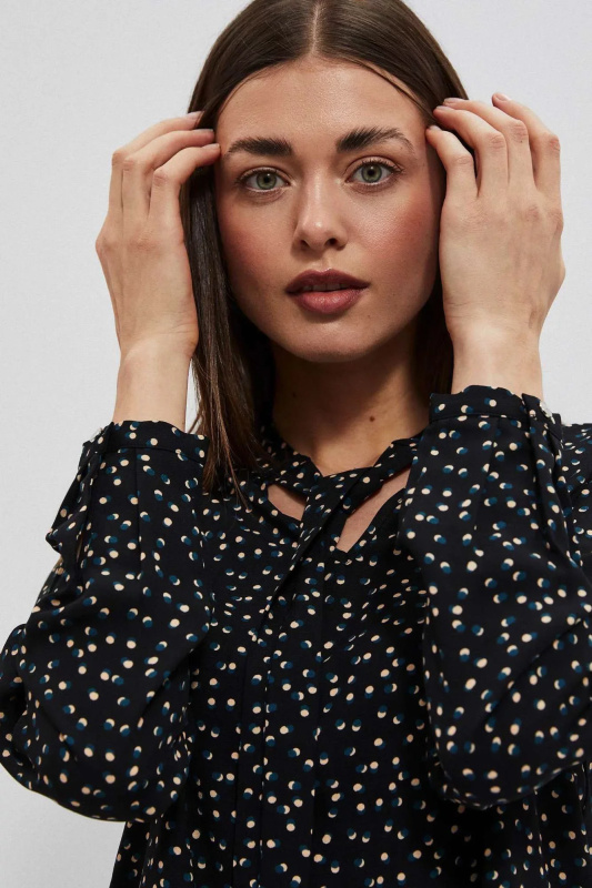 Halenka s potiskem a vázaným výstřihem.Velikost: S