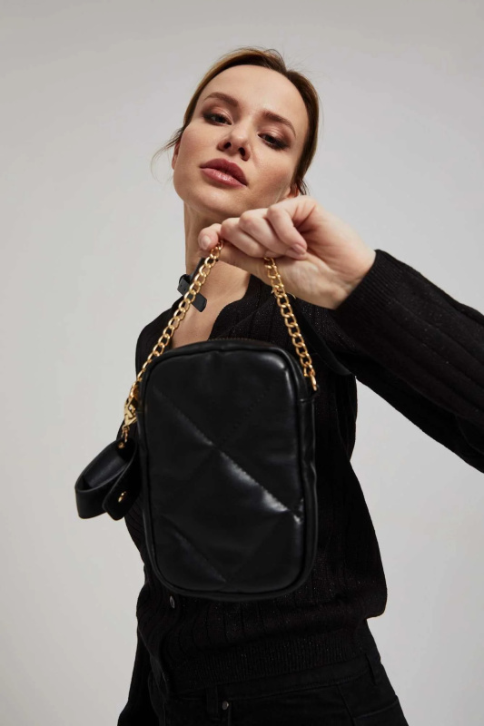 Prošívaná kabelka s řetízkem