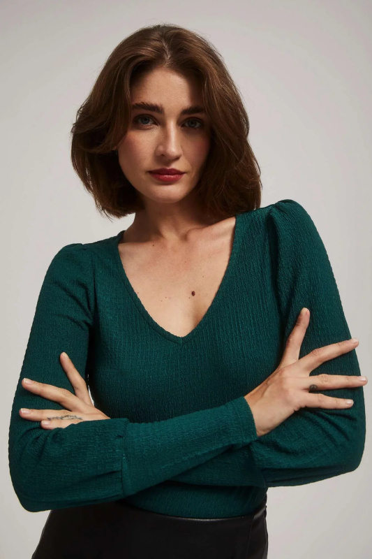 Halenka s výstřihem do V Velikost: M