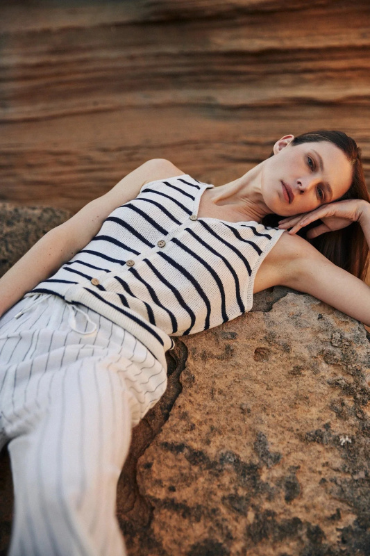 Dámský top MOODO - ecru bílá Velikost: XS