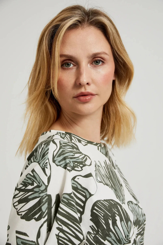 Dámské tričko s tropickým potiskem MOODO - olivová Velikost: 38