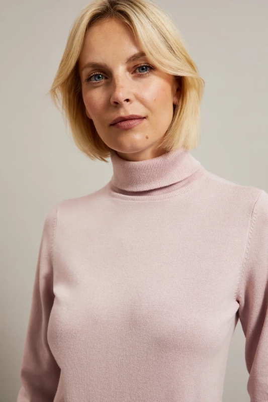 Hladký růžový svetr s rolákem Velikost: M