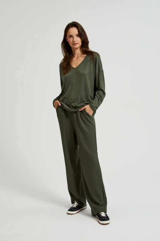 Dámská halenka s výstřihem do V a spadlými rameny MOODO - olivová Velikost: S