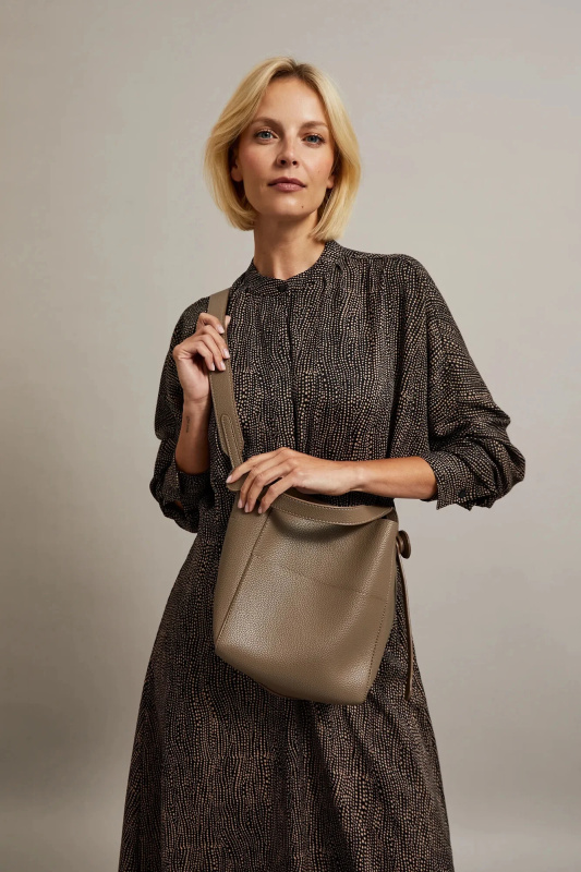 Dámská kabelka s kapsou MOODO - hnědá