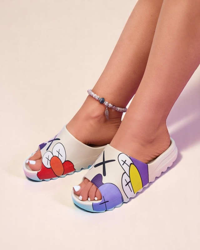 Krémové žabky s potiskem Pfizz