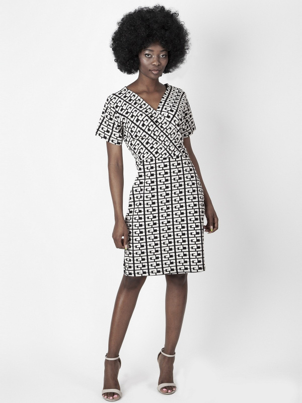 Dámské pletené šaty s cache-coeur výstřihem