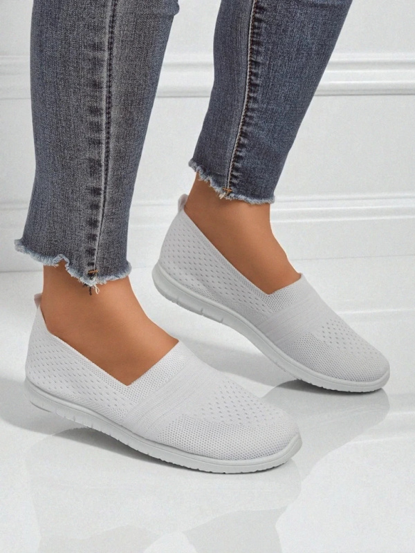 Resti White Ariadne women's ballerinas made of breathable fabric on a flat sole