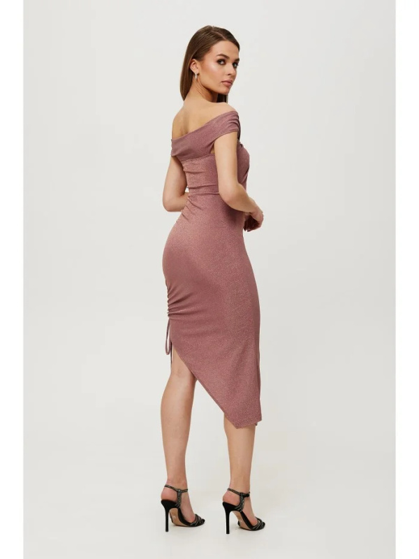 K187 Asymetrické šaty z metalického úpletu s řasením na bocích - pudrové EU XL