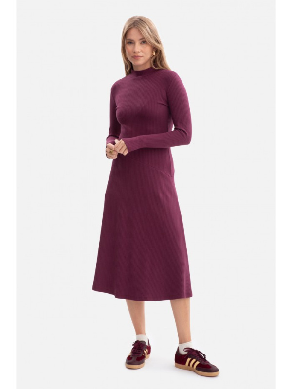 B299 Žebrované midi šaty s asymetrickým pasem - švestka EU M