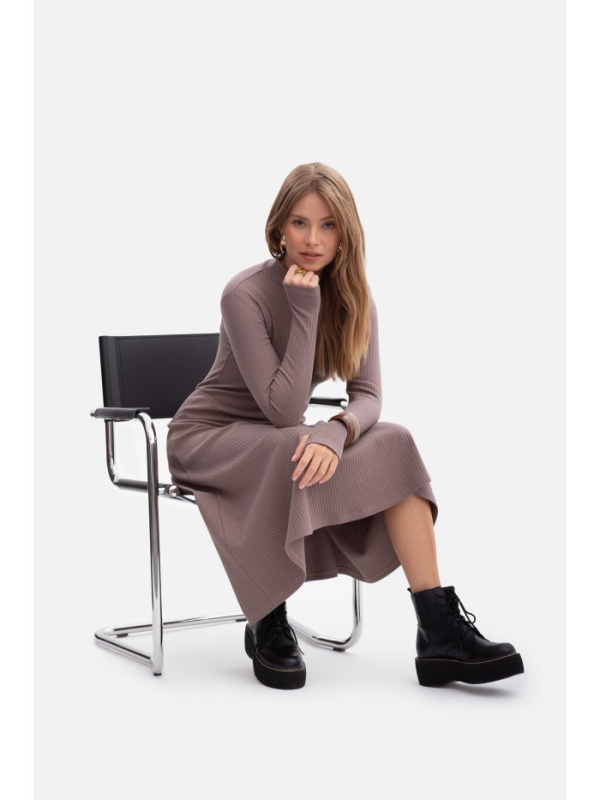 B299 Žebrované midi šaty s asymetrickým pasem - kakao EU M