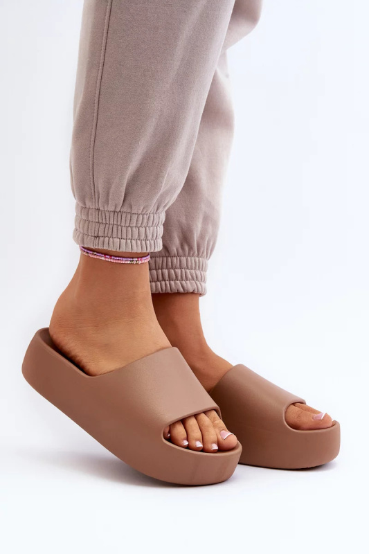 Dámské pantofle se silnou podrážkou, hnědé Oreithano Velikost: 36