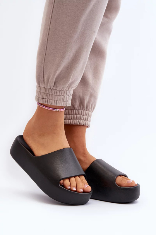 Dámské pantofle se silnou podrážkou černé Oreithano Velikost: 40