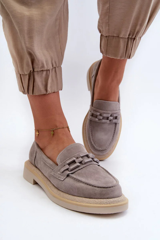 Dámské semišové mokasíny na plochém podpatku s ozdobou D&A šedá Velikost: 40