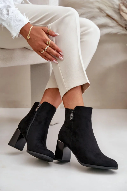 Zateplené Eko Semišové Kotníkové Boty Dámské Na Podpatku Zapínané Na Zip Černé Erillia Velikost: 37