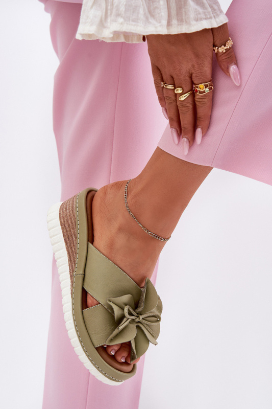 Kožené Dámské Sandály Na Klínu S Dekorativním Květinou Artiker 52C0503 Zelené 40