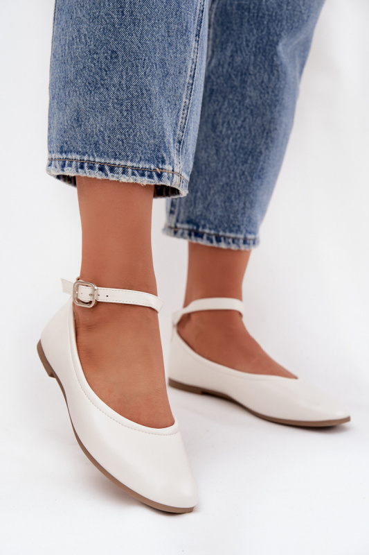 Dámské baleríny s řemínkem a sponou bílé Janelor 40