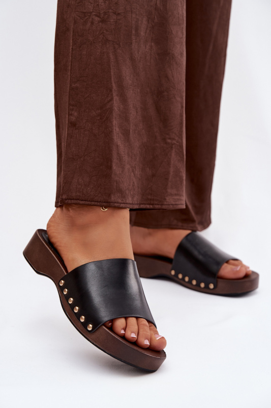 Dámské pantofle se zlatými nýty Terissa