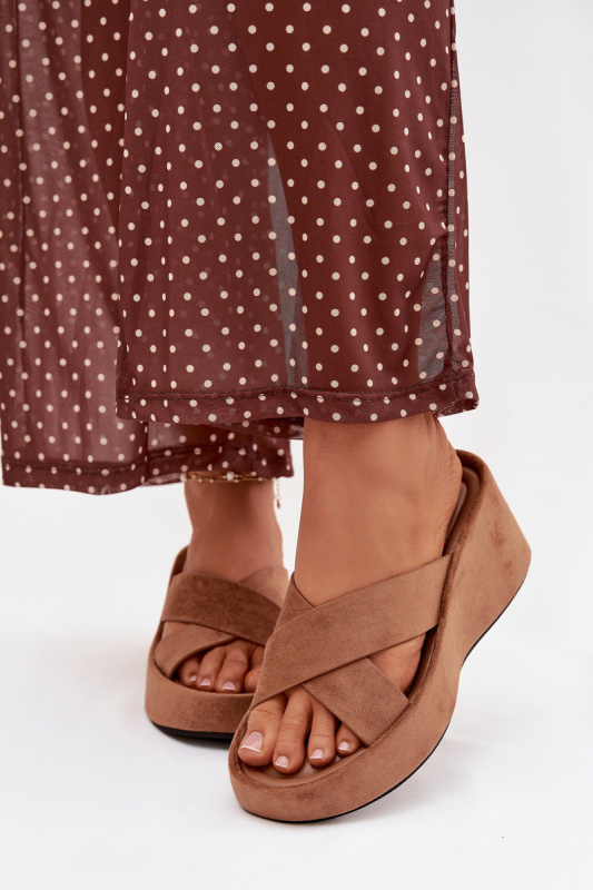 Dámské platformové pantofle z eko semiše